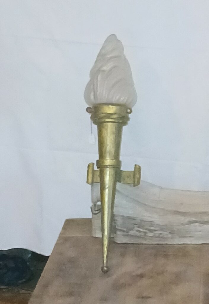 Wandlampe in Fackelform
